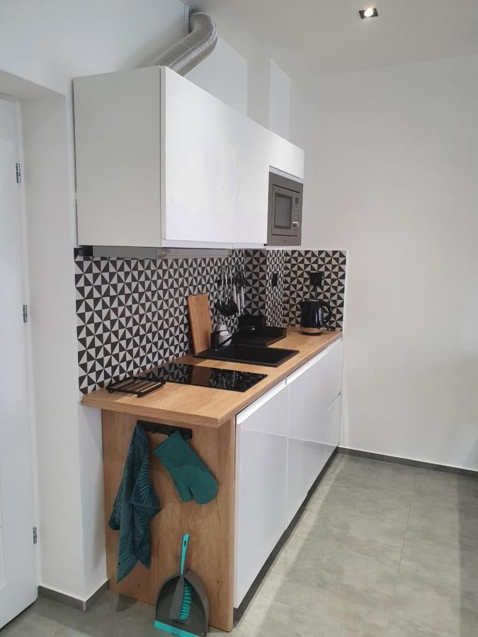 Mirror Apartment *